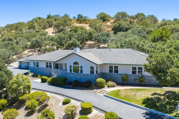 28951 FALCON RIDGE RD, SALINAS, CA 93908 - Image ea9b3e4cae6bb13faf7715bc3892b33d/2206278240