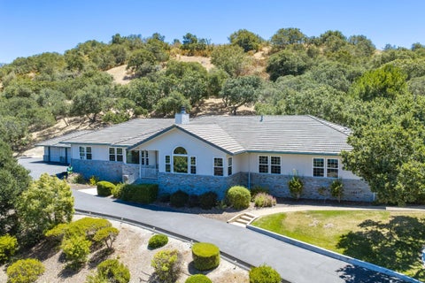 Photo of 28951 Falcon Ridge RD, SALINAS, CA 93908 (MLS # ML82055830)
