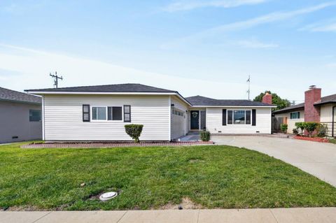 Photo of 782 Fairfax Drive, SALINAS, CA 93901 (MLS # ML82045429)