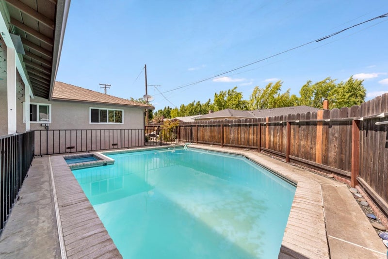 2704 Westchester Lane