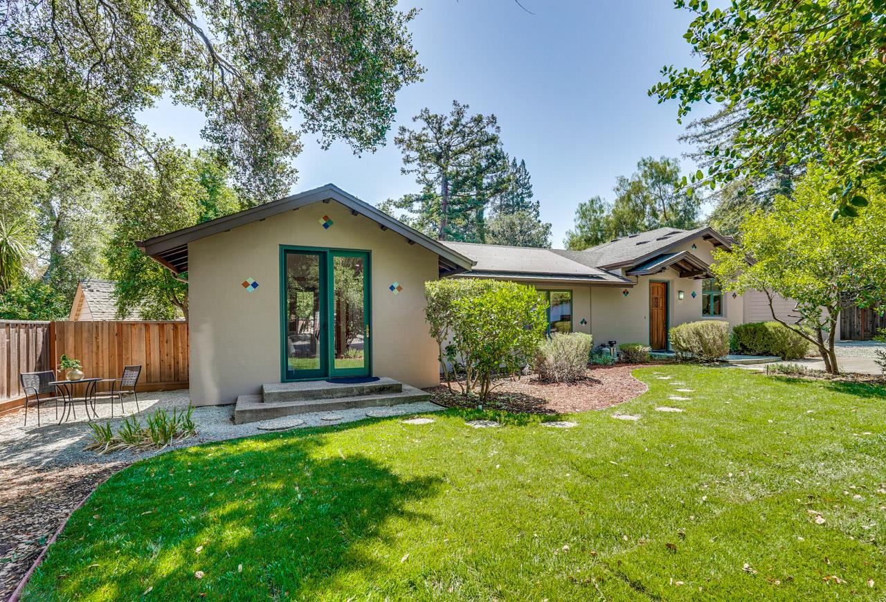 1625 Hazelaar Way