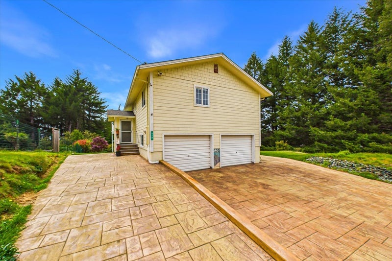 520 Redwood Road