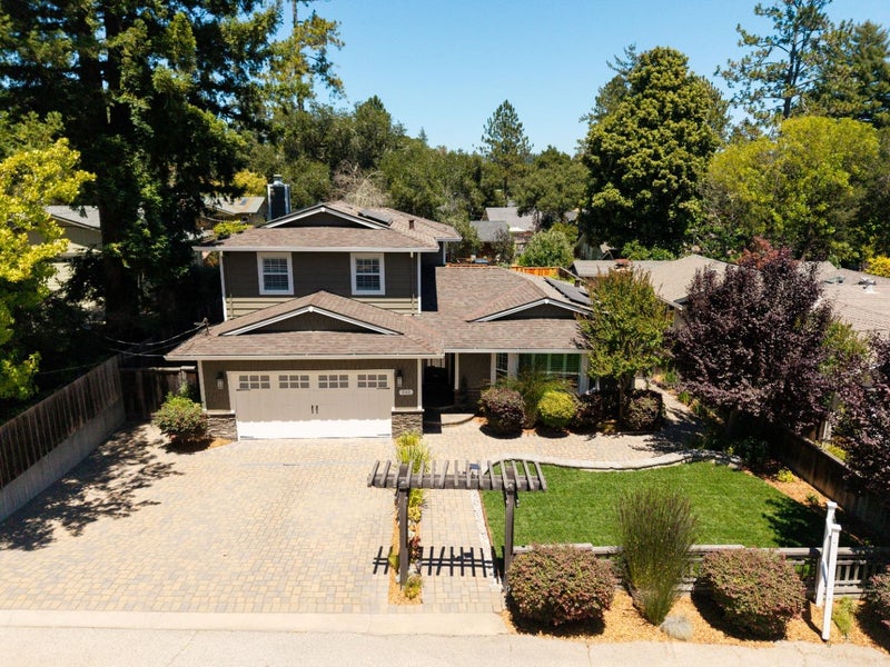 240 Bobs Lane