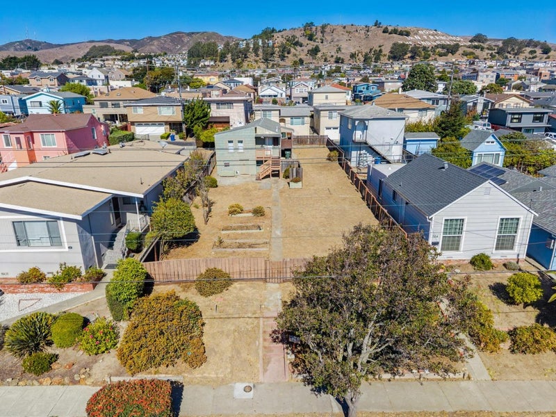 728 Commercial Avenue