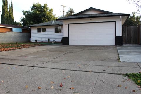 Photo of 118 Azucar Avenue, SAN JOSE, CA 95111 (MLS # ML82029609)