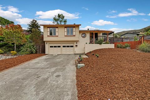 Photo of 19 Elk Court, Pacifica, CA 94044 (MLS # ML82030398)