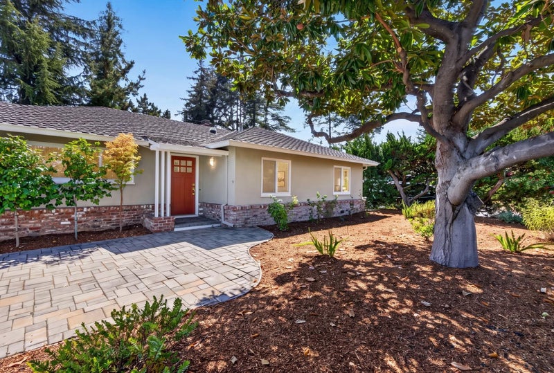 82 Loucks Avenue