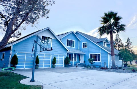 Photo of 90 Adrian Dr DR, HOLLISTER, CA 95023 (MLS # ML82058715)
