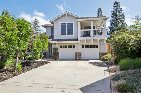 Photo of 141 Serra Court, LOS GATOS, CA 95032 (MLS # ML82044860)