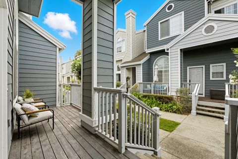 Photo of 7 Chart Lane, REDWOOD CITY, CA 94065 (MLS # ML82031050)