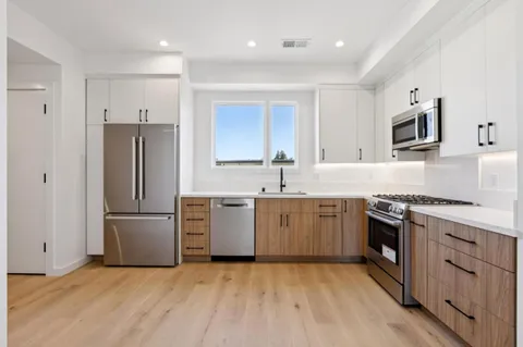 1433 Floribunda Avenue Unit 7, Burlingame, CA 94010 - #: ML82024799