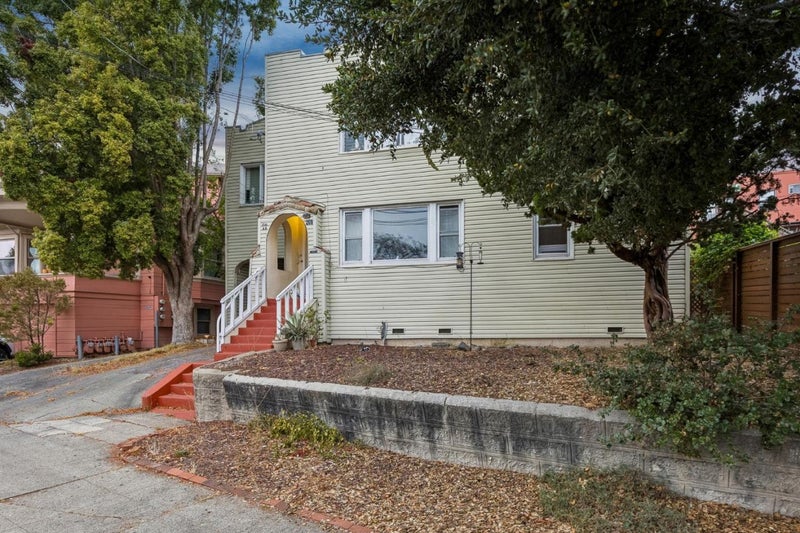 208 Ridgeway Avenue