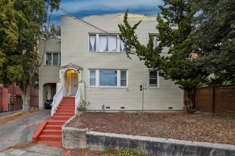 208 Ridgeway Avenue