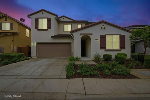 Photo of 1816 Rosemary Drive, GILROY, CA 95020 (MLS # ML82041322)