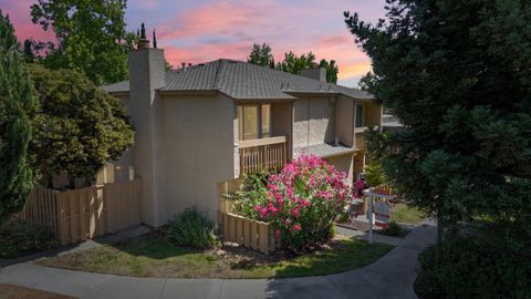 Photo of 125 Connemara Way #98, Sunnyvale, CA 94087 (MLS # ML82031045)