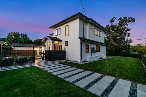 Tiny photo for 665 Hawthorne Avenue, CAMPBELL, CA 95008 (MLS # ML82020807)