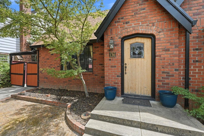 136 West Stadium Drive
