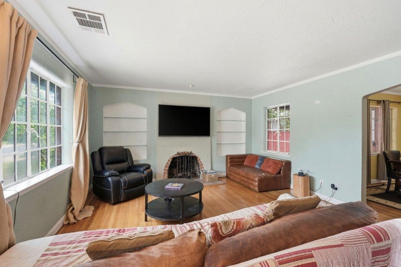 136 West Stadium Drive