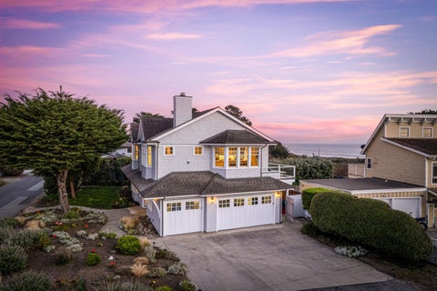 Photo of 2 Alameda Avenue, HALF MOON BAY, CA 94019 (MLS # ML82058502)