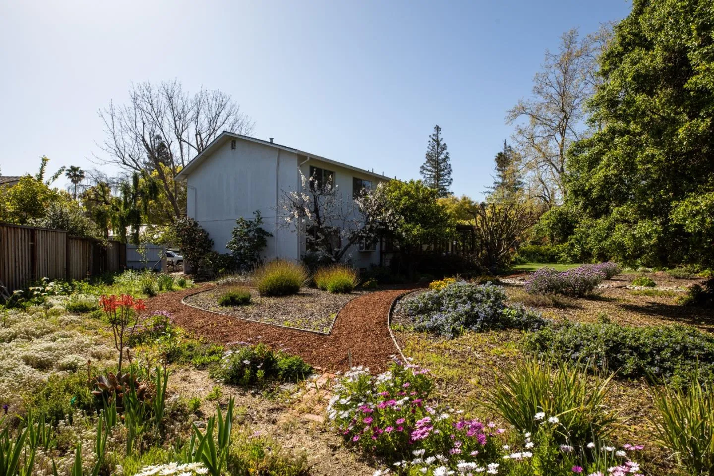 San Jose, California 95120, United States, 5 Bedrooms Bedrooms, ,3 BathroomsBathrooms,Residential,Pending,105365