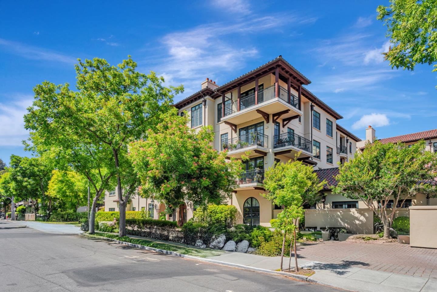 555 Byron Street 105