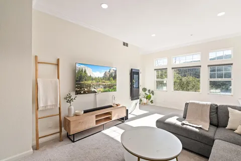 833 Swallowtail Court, Brisbane, CA 94005 - #: ML82028008