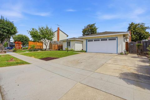 Tiny photo for 372 Mustang Street, San Jose, CA 95123 (MLS # ML82035892)