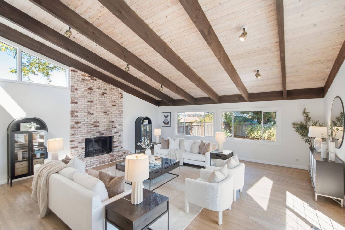 3402 Hillcrest Drive
