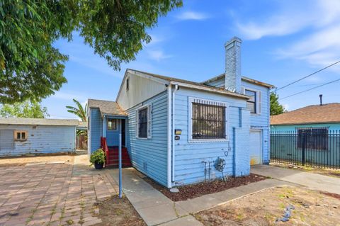Photo of 2570 61st Avenue, OAKLAND, CA 94605 (MLS # ML82052360)