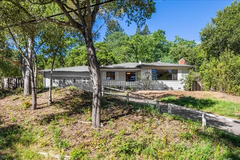 208 Canyon Drive, Portola Valley, CA 94028 - #: ML82042381