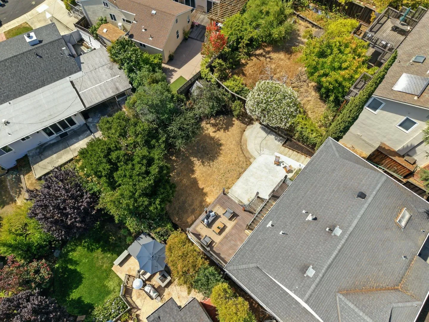 Belmont, California 94002, United States, 5 Bedrooms Bedrooms, ,4 BathroomsBathrooms,Residential,Active,199017