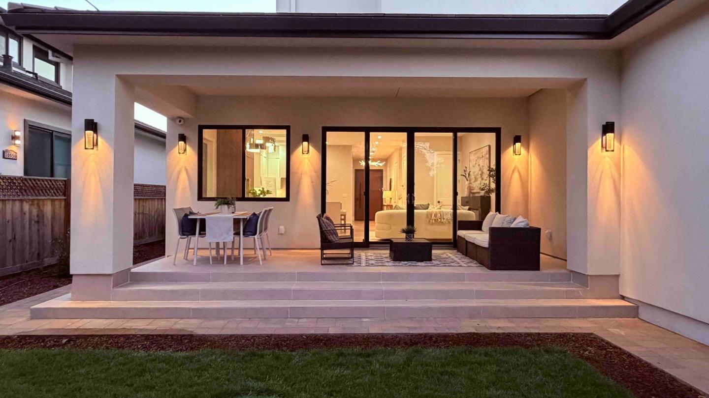10536 S Tantau Avenue, Cupertino CA 95014