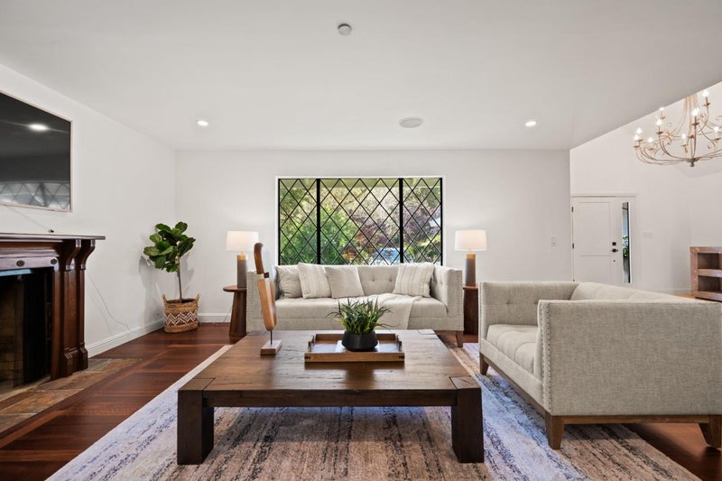 220 Robin Road