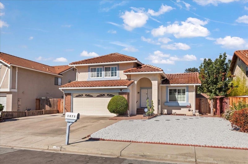 1071 North Hillview Drive