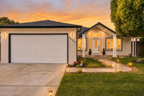 Photo of 2233 W Hedding Street, SAN JOSE, CA 95128 (MLS # ML82050872)