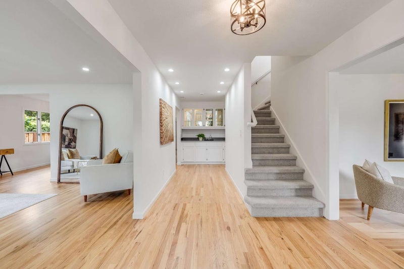 966 Marilyn Drive