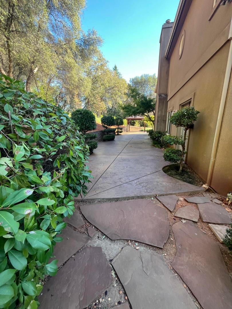 1190 Squirrel Creek Place