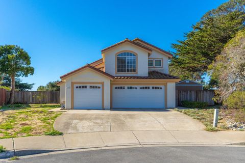 Photo of 3245 Estrella Del Mar Way, MARINA, CA 93933 (MLS # ML82028203)
