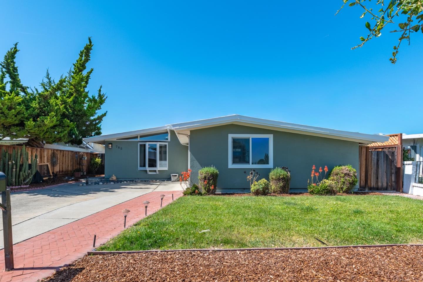 785 Lakechime Drive