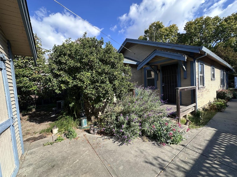 979 Longley Avenue