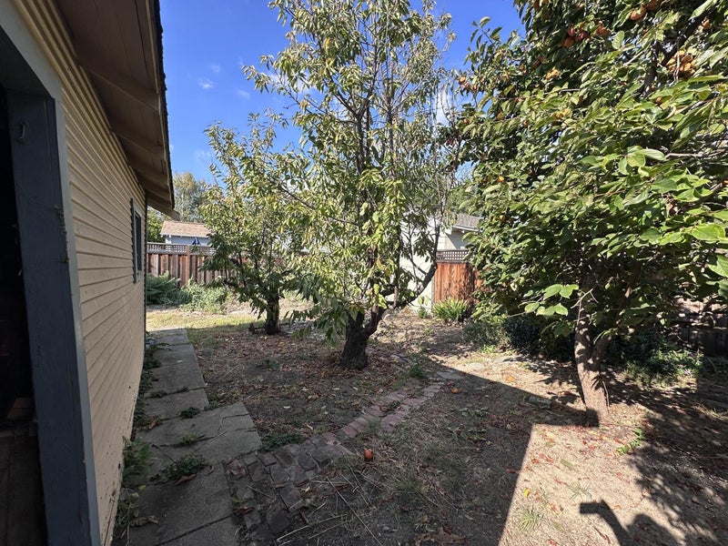 979 Longley Avenue