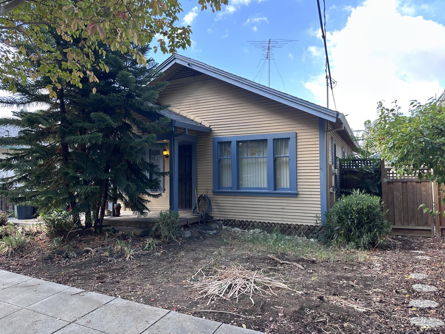 979 Longley Avenue