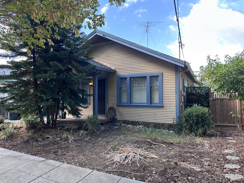 979 Longley Avenue