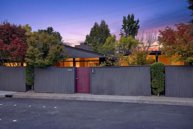 155 Greenmeadow Way