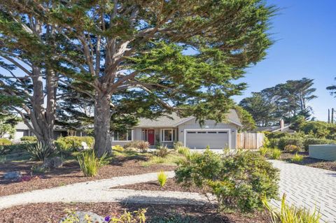 Photo of 141 Arbor Lane, MOSS BEACH, CA 94038 (MLS # ML82026296)