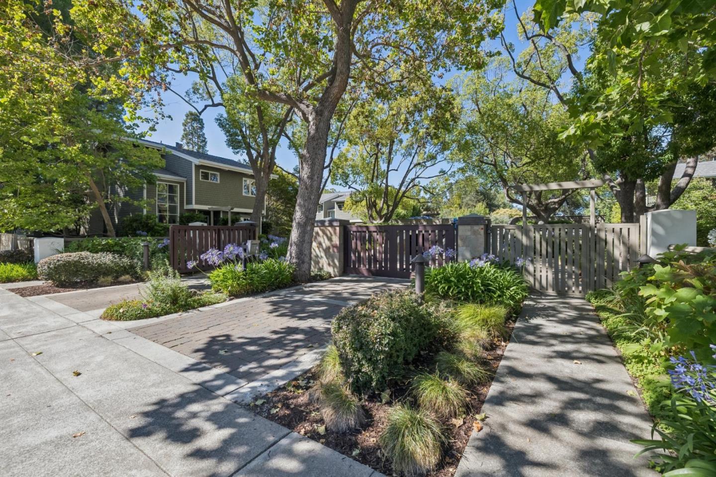 712 University Drive