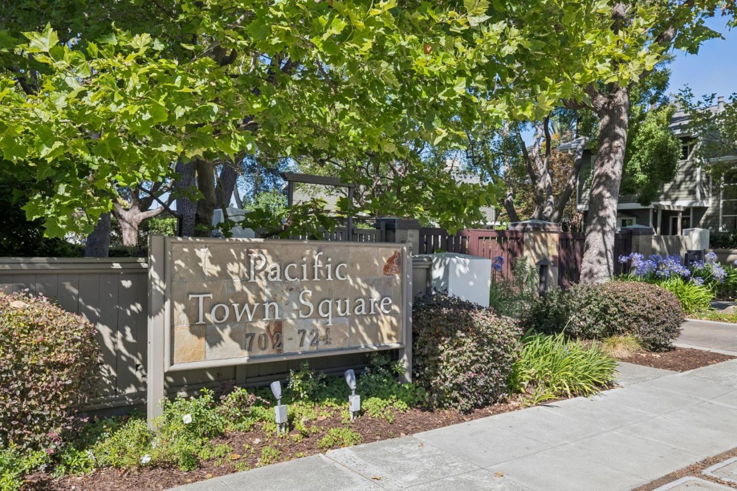 712 University Drive