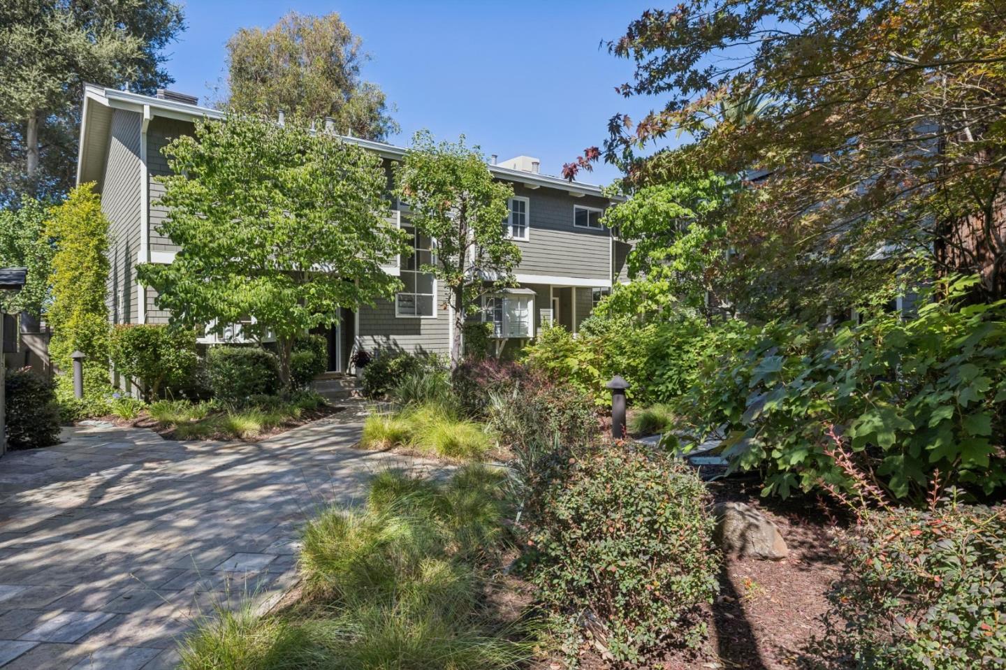 712 University Drive