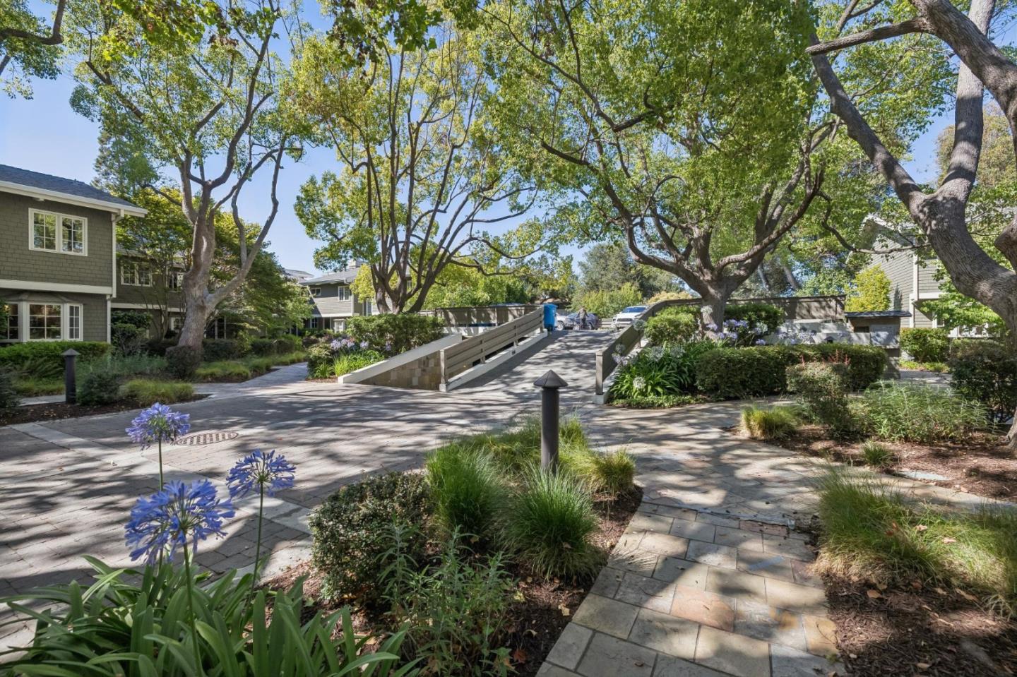 712 University Drive