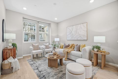 Photo of 346 Circuit Way, MOUNTAIN VIEW, CA 94043 (MLS # ML82032316)